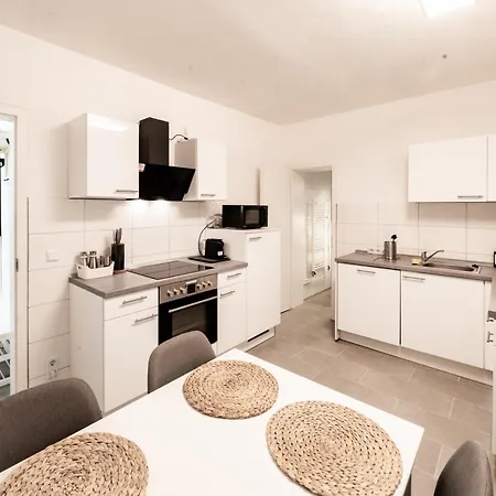 Modernisiertes Altbau 3-zi Apartment