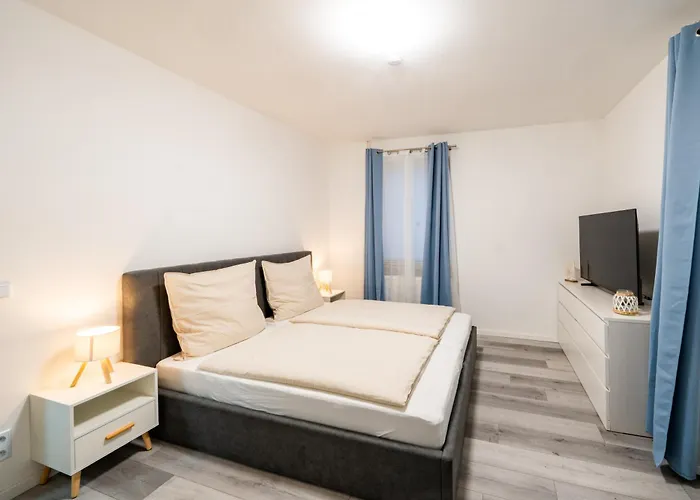 Lägenhet Modernisiertes Altbau 3-zi *